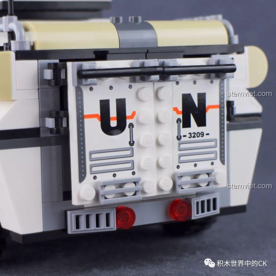 Cận cảnh các mô hình đã lắp ráp hoàn chỉnh trong bộ đồ chơi Qman 3209 Xe Bọc Thép Tấn Công ThunderMission.