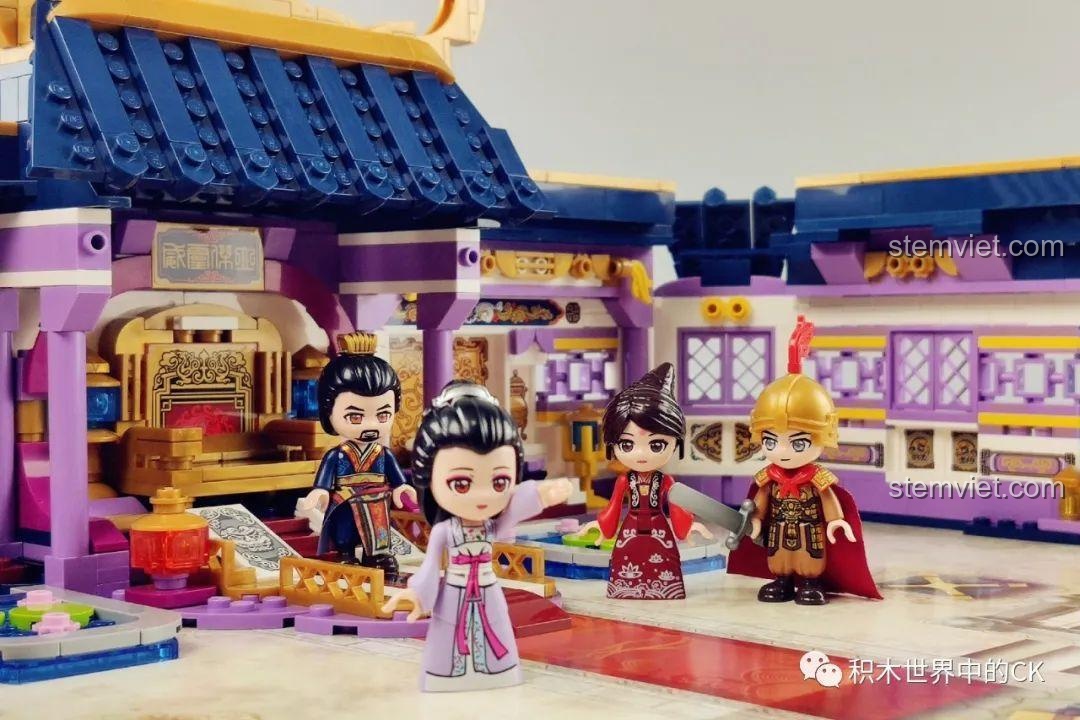 Mô hình cung điện Qman 33015 Minh Đường Phong Thưởng ở chế độ biến hình, với hai bên hồ sen được thu gọn.