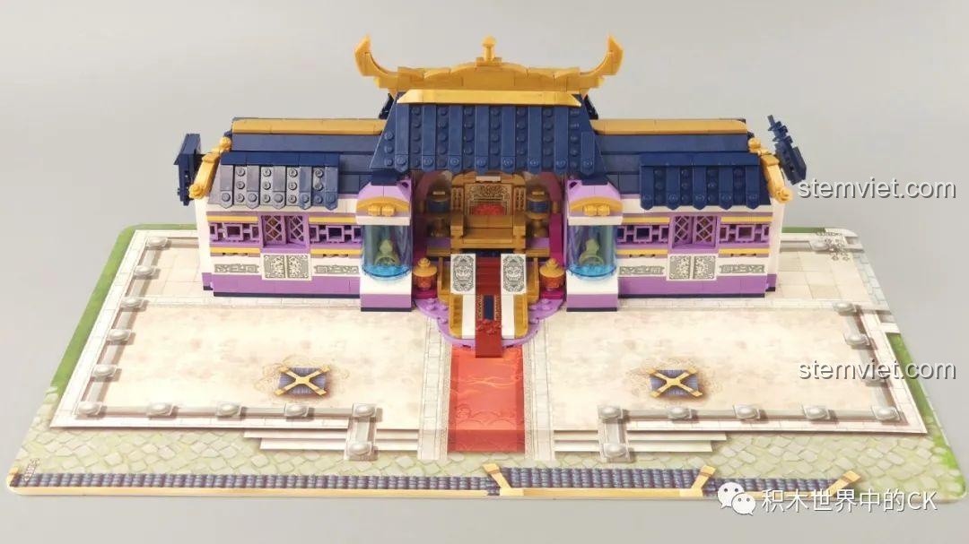 Mô hình cung điện Qman 33015 Minh Đường Phong Thưởng đã hoàn thành với 4 minifigure Hoa Mộc Lan, Hoàng đế, Mộc Lan Hỏa Bạn và Cung Nữ.