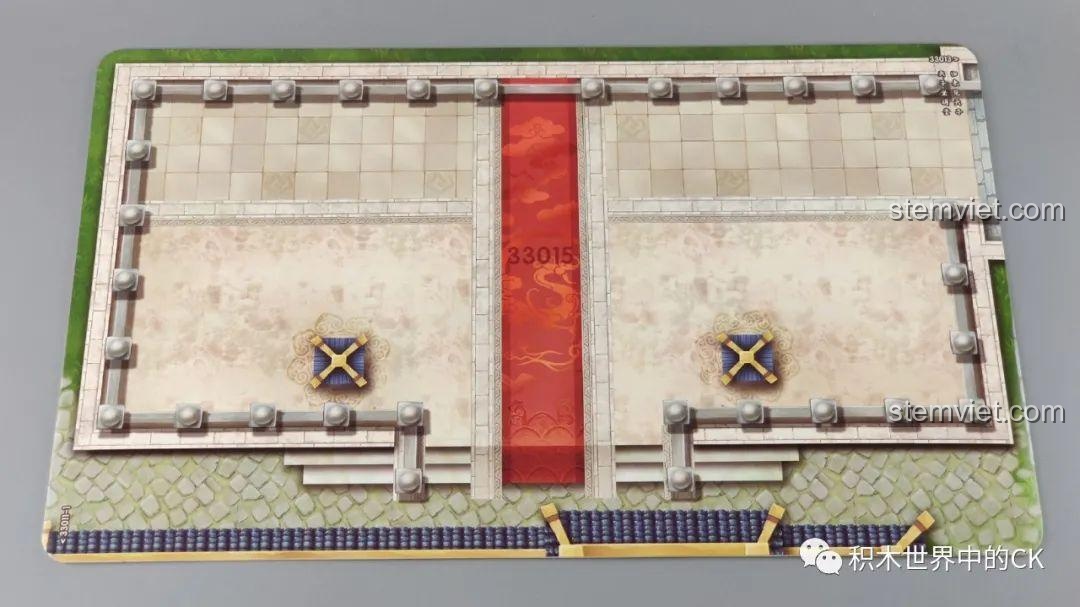 Tấm nền chính của bộ lắp ráp Qman 33015 Minh Đường Phong Thưởng, tái hiện sàn cung điện với họa tiết cổ trang.