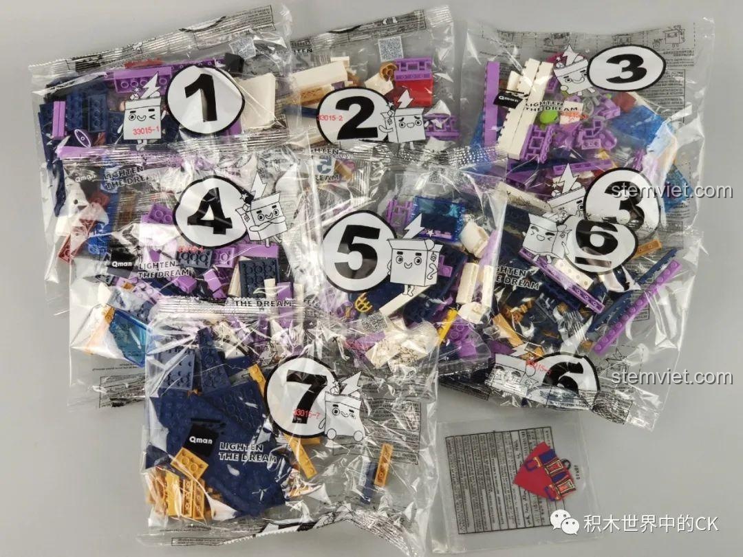 Các túi mảnh ghép được đánh số thứ tự rõ ràng, giúp quá trình lắp ráp bộ Qman 33015 Minh Đường Phong Thưởng trở nên dễ dàng hơn.