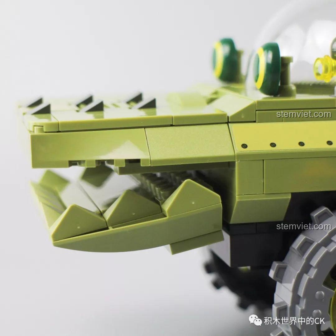 Cận cảnh cơ chế hàm cá sấu của bộ đồ chơi xếp hình Tàu Cá Sấu Gup-K cho trẻ em trên 6 tuổi.