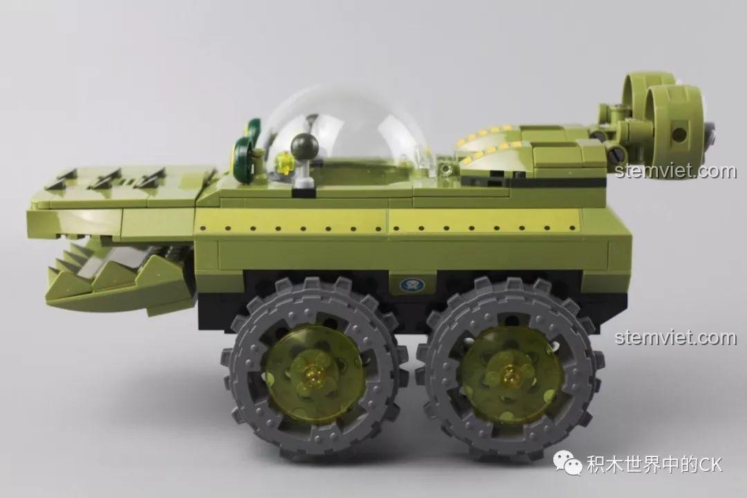 Góc nhìn bên hông của mô hình QMAN 3713 Phương tiện thám hiểm Gup-K, thể hiện thiết kế khí động học.