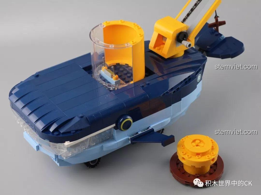 Buồng lái phụ trên nóc Tàu Cá Voi Xanh QMAN 3714. Đồ chơi mô hình Tàu GUP-A.