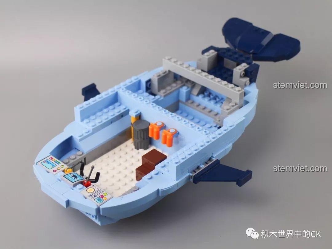 Hoàn thiện phần nội thất của Tàu Cá Voi Xanh với các bảng điều khiển. Review QMAN 3714 Tàu GUP-A.