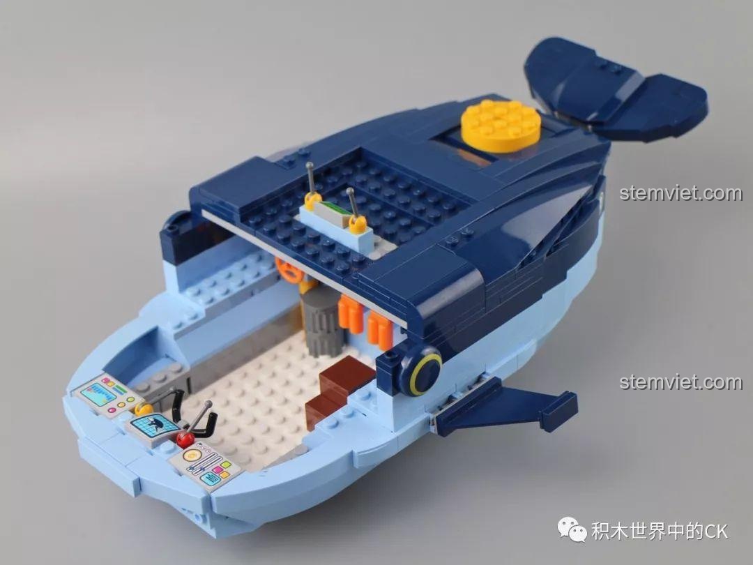 Lắp ráp phần mui tàu màu xanh đậm cho mô hình Tàu cứu hộ Octonauts QMAN hợp túi tiền.