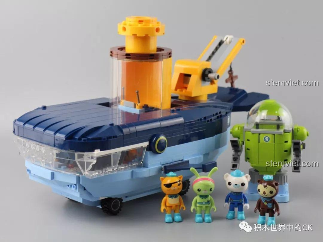 Toàn bộ sản phẩm hoàn chỉnh bao gồm Tàu Cá Voi Xanh, Robot cứu hộ và 4 nhân vật minifigure.