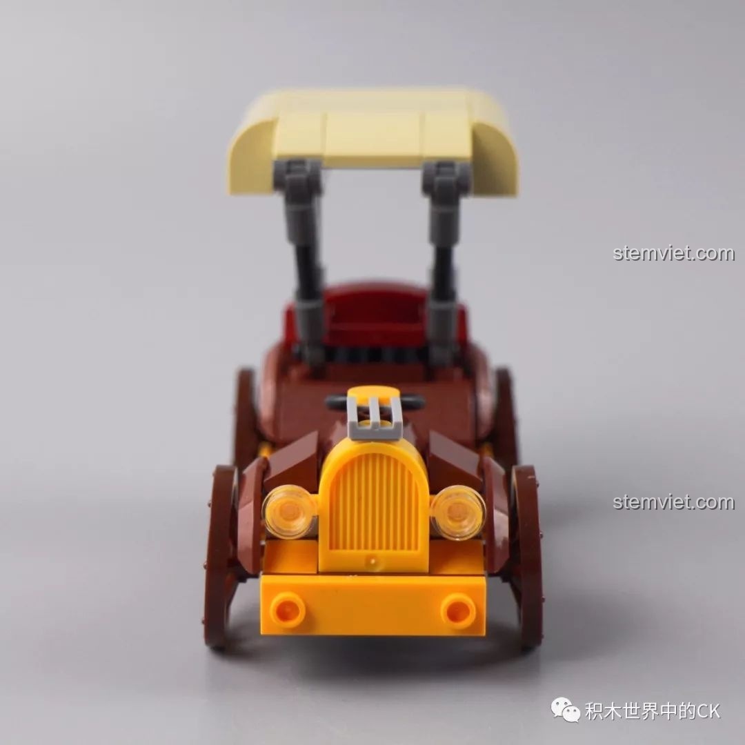 Cận cảnh hai nhân vật Gấu Bông và Mèo Xanh