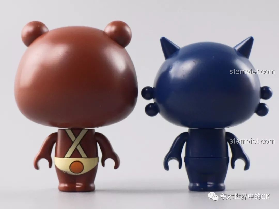 Cận cảnh hai nhân vật Mèo Hồng và Alibaba