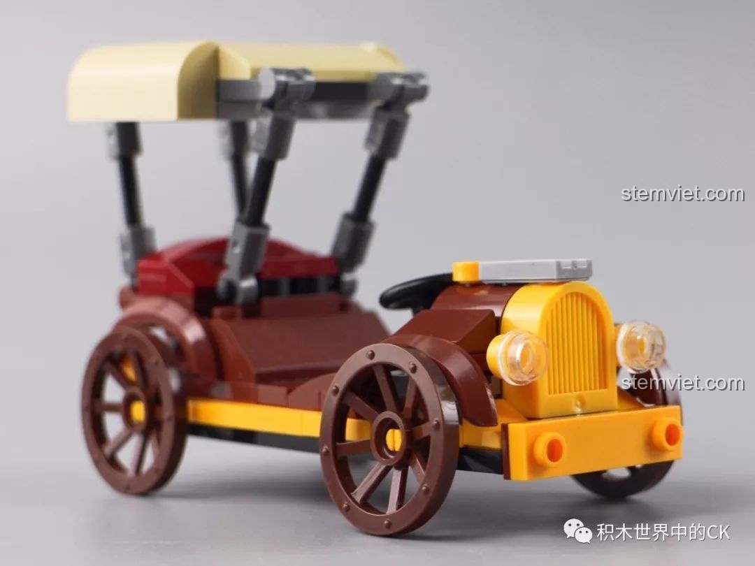 Cận cảnh bên hông xe cổ điển QMAN 3905