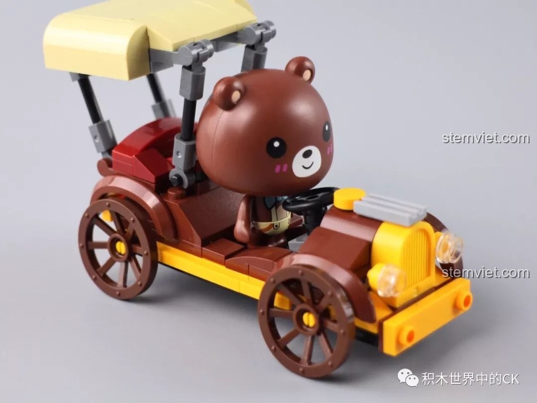 Mặt sau của chiếc xe cổ điển QMAN 3905