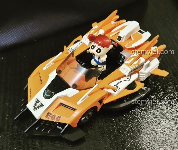 Ảnh review người dùng chụp xe đua QQ Phi Xa QMAN 74024 với minifigure, mô hình xe đua tốc độ, bộ đồ chơi lắp ráp phù hợp bé trai 8+ tuổi.