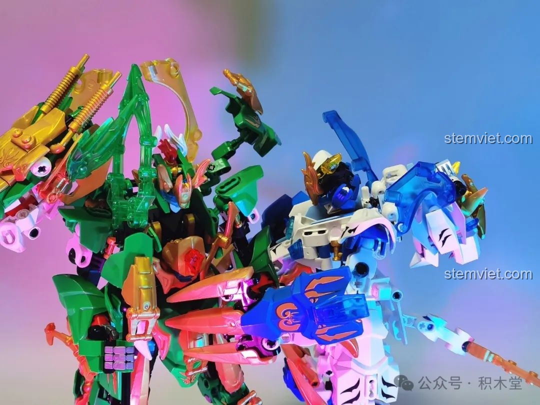 Quá trình biến hình của Robot Mecha Bạch Hổ, các bộ phận được xoay và gập lại một cách thông minh.