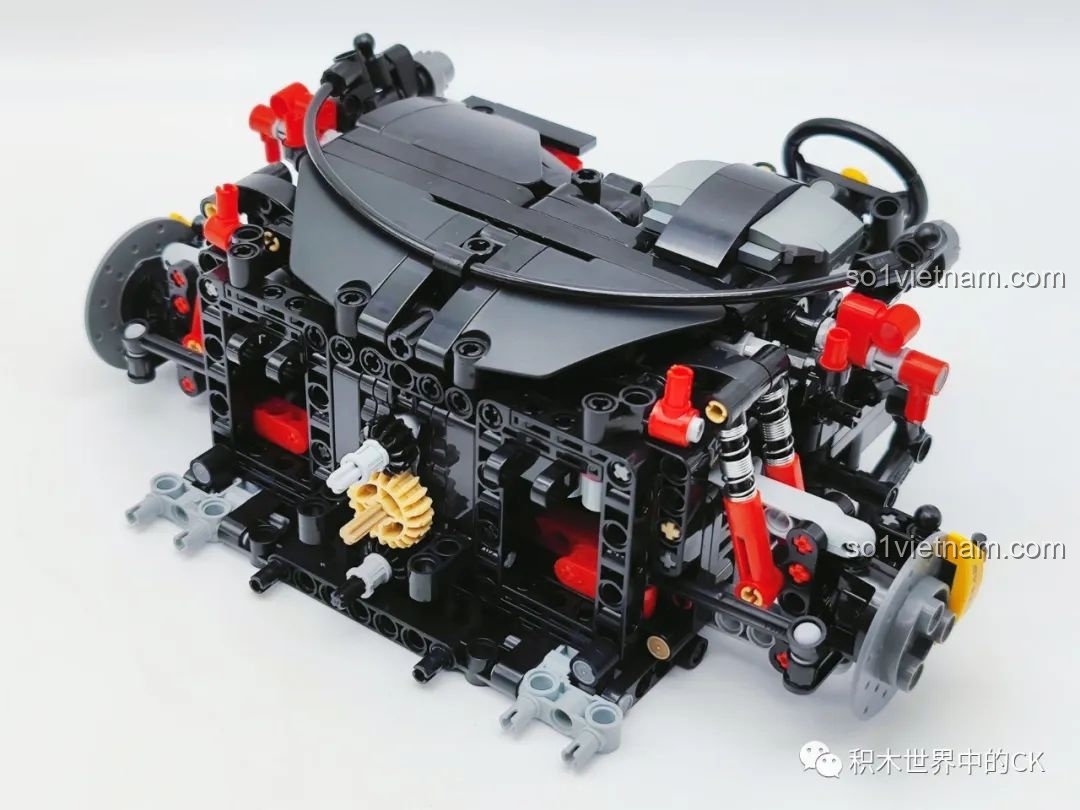 Giai đoạn đầu của quá trình lắp ráp bộ CaDA C61505 Ferrari Laferrari, tập trung vào phần khung gầm.