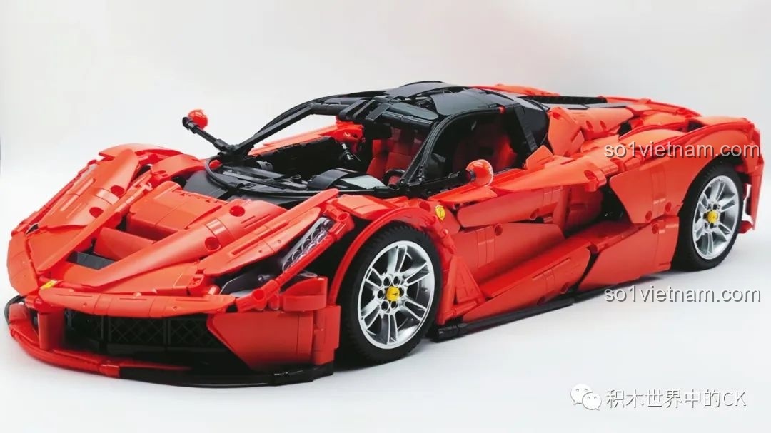 Quá trình lắp ráp thân xe cho bộ CaDA C61505 Ferrari Laferrari, tập trung vào các chi tiết khí động học.
