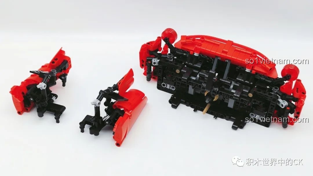 Quá trình lắp ráp thân xe cho bộ CaDA C61505 Ferrari Laferrari, tập trung vào các chi tiết khí động học.