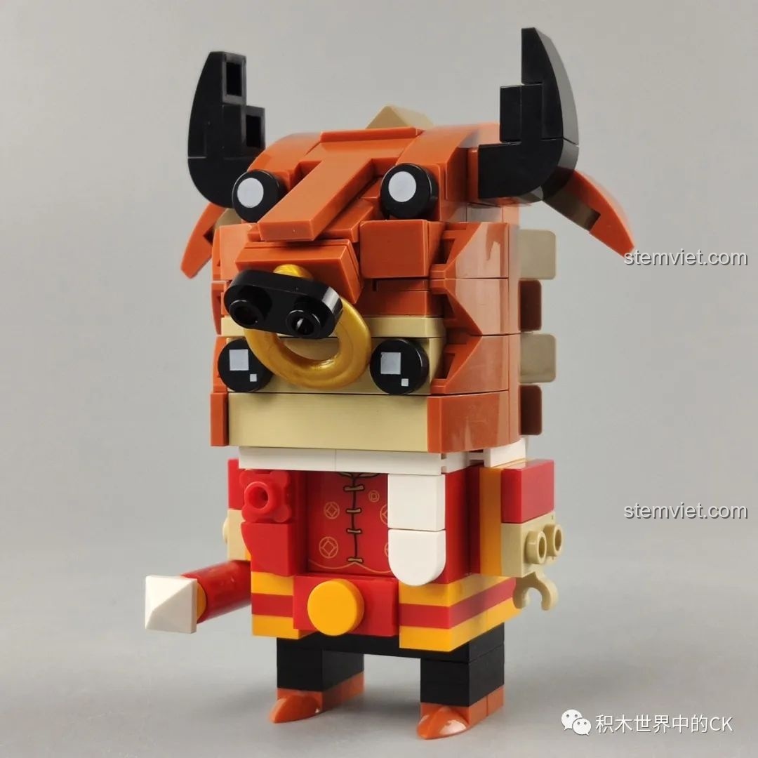 Quá trình lắp ráp chú bò Pantasy 99002, hình ảnh chú bò đang dần được hoàn thiện.