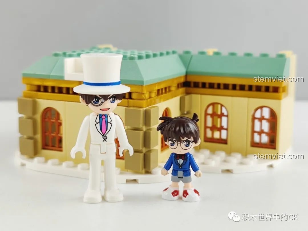 Quá trình lắp ráp ban đầu của bộ Keeppley K20706 với minifigures Conan và Kaito Kid.