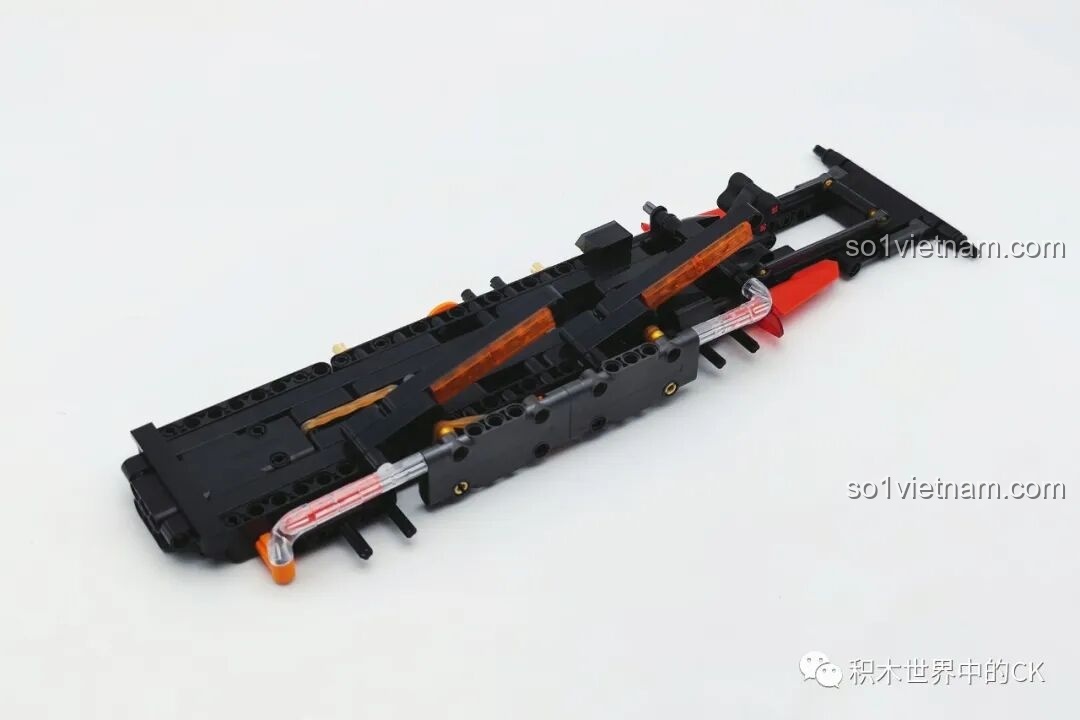 Giai đoạn đầu của quá trình lắp ráp bộ JIESTAR 58005, đang hoàn thiện phần khung chính của Lưỡi lê nhiệt.