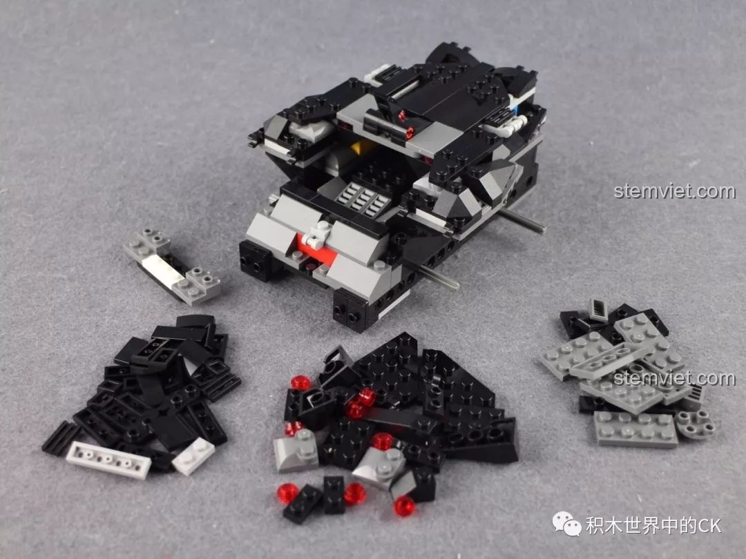 Tiếp tục quá trình lắp ráp bộ đồ chơi Xe của Batman Mould King 13020. Đánh giá Mould King 13020 Xe chiến đấu của Batman.