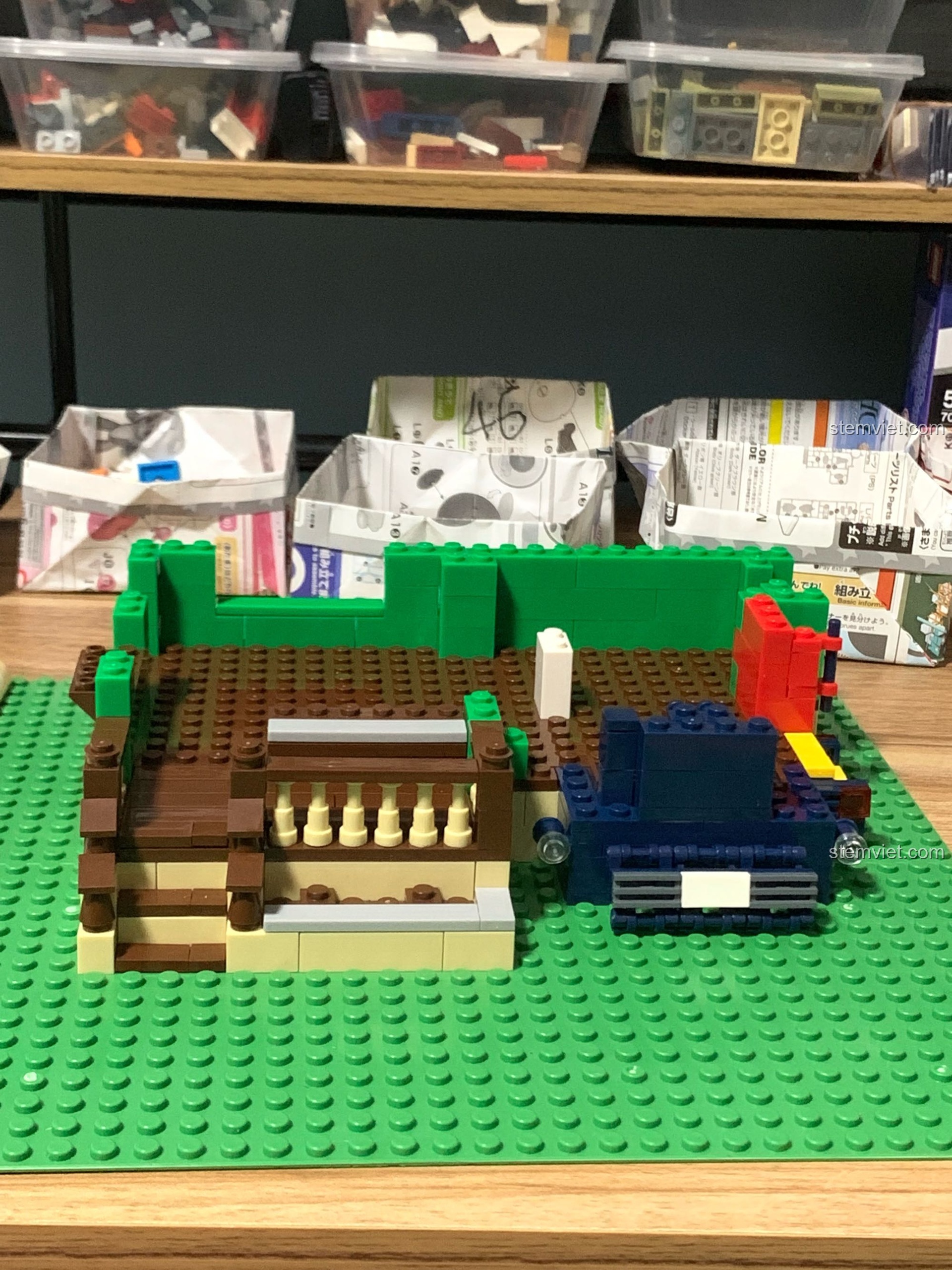 Tầng trệt của mô hình WANGE 6313 Nhà hàng BBQ đang dần hoàn thiện sau các bước lắp ráp đầu tiên.