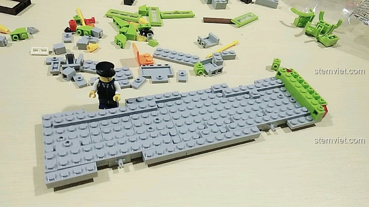 Quá trình lắp ráp xe buýt thành phố 启蒙QMAN 1121 với các mảnh ghép.