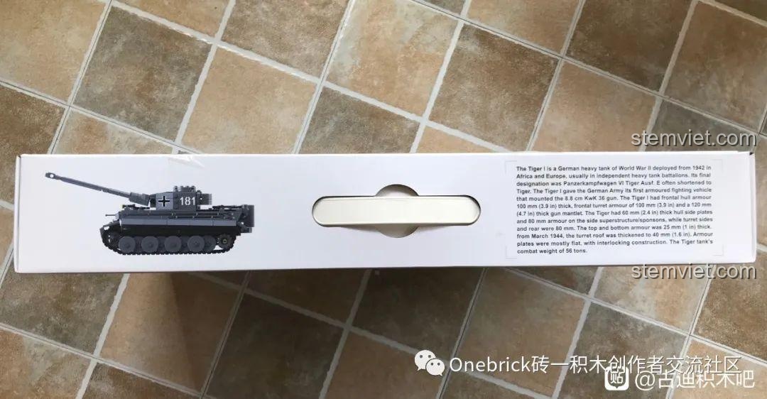 Cạnh trên của hộp bộ lắp ráp GUDI 6104 Hổ thép Tiger I có thiết kế quai xách tiện lợi cho bé.