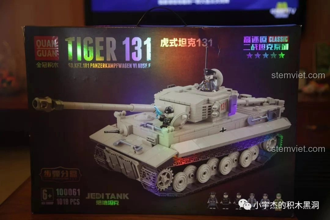 Hộp sản phẩm bộ lắp ráp Quan Guan 100061 Xe tăng Tiger 131 với hình ảnh xe tăng hoàn chỉnh và thông tin sản phẩm.