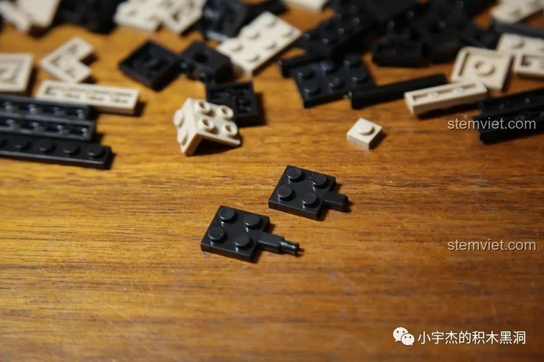 Mảnh ghép bị lỗi do thiếu nhựa trong bộ lắp ráp Quan Guan 100061 Xe tăng Tiger 131, một chi tiết quan trọng của hệ thống bánh xe.