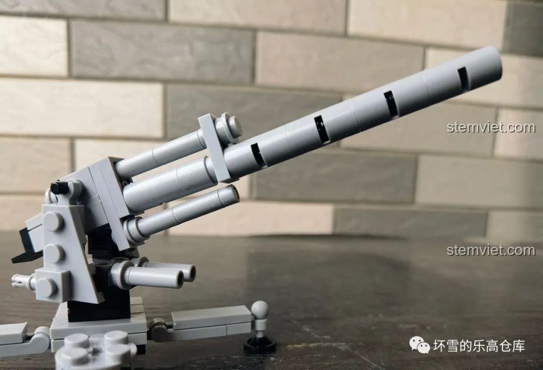 Cận cảnh nòng pháo của mô hình lắp ráp Quanguan 100077 Pháo phòng không Đức WWII, với các khe rãnh đặc trưng.
