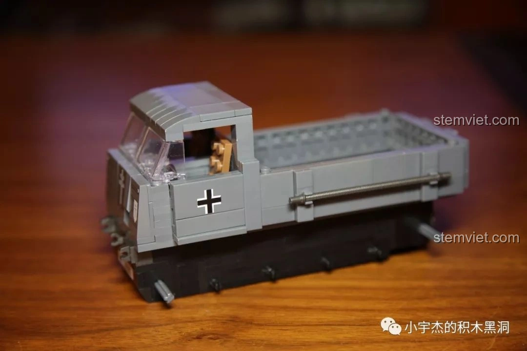 Cabin và khoang chở hàng của bộ xếp hình QUANGUAN 100086 RSO/03 đã hoàn thiện.