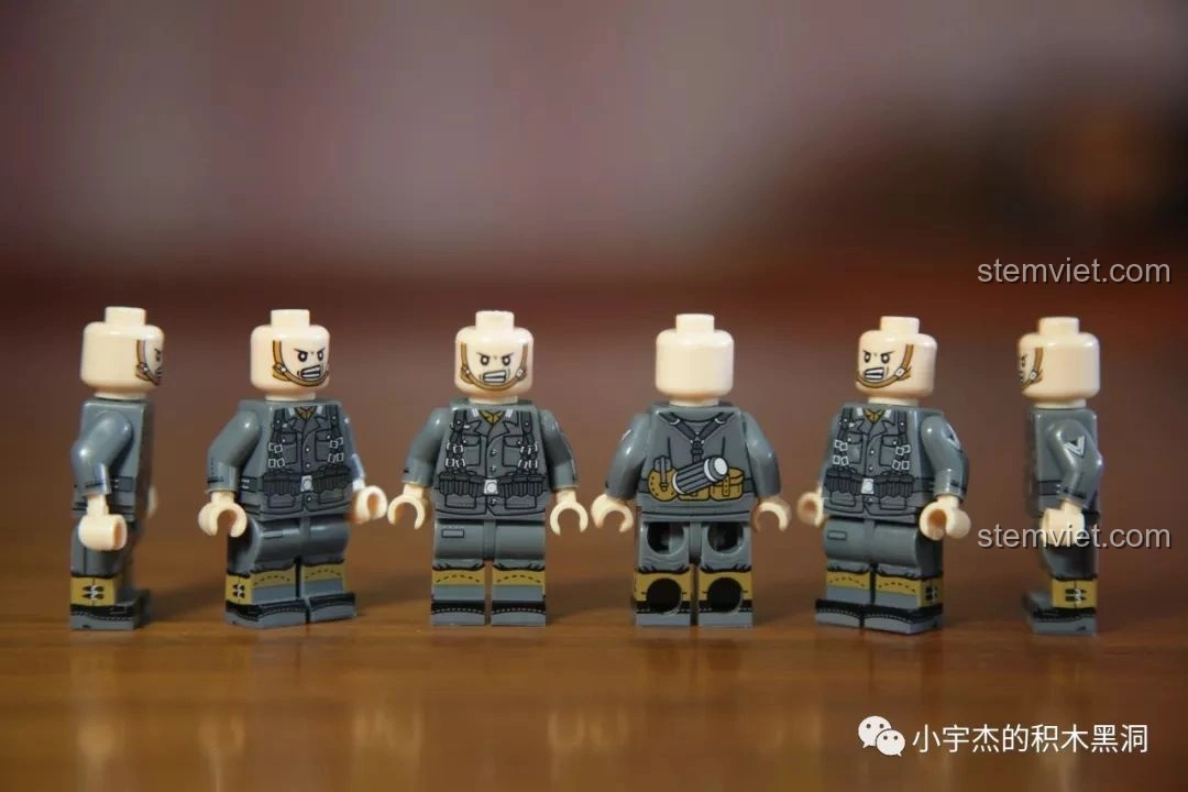 Xe kéo bán xích RSO/03 của bộ đồ chơi xây dựng Xe kéo quân sự Đức Quốc xã RSO/03 QUANGUAN 100086 vận chuyển hộp đạn.