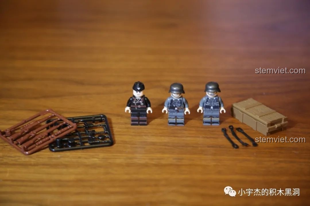 Toàn cảnh mô hình xe tăng VK 1602 Leopard từ góc nhìn nghiêng.