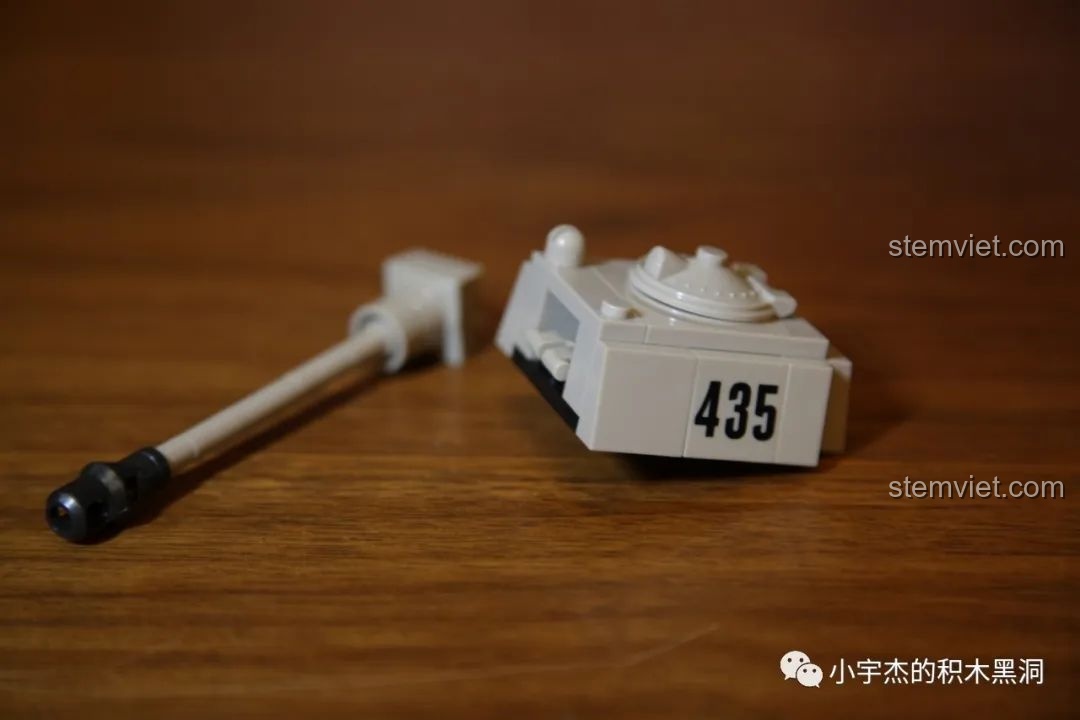 Quá trình lắp ráp phần thân xe tăng VK 1602 Leopard.