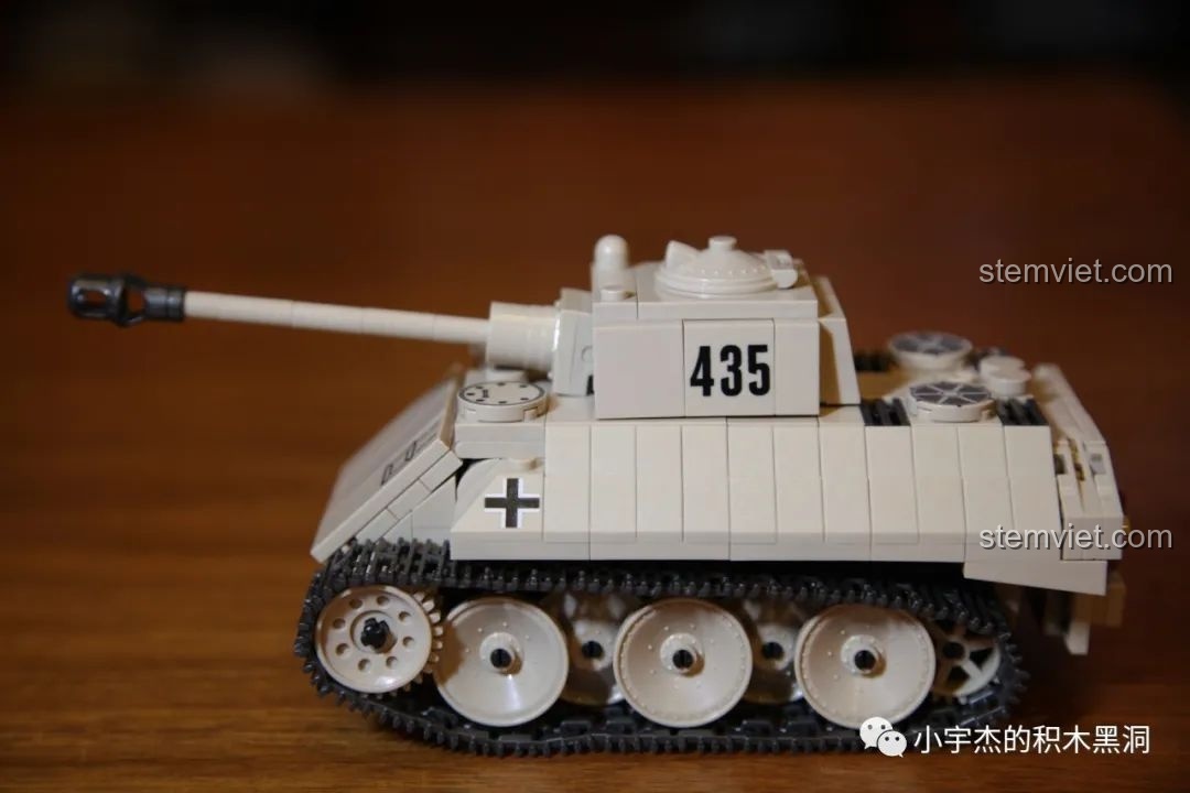 Phần thân xe tăng VK 1602 Leopard đã hoàn thành.