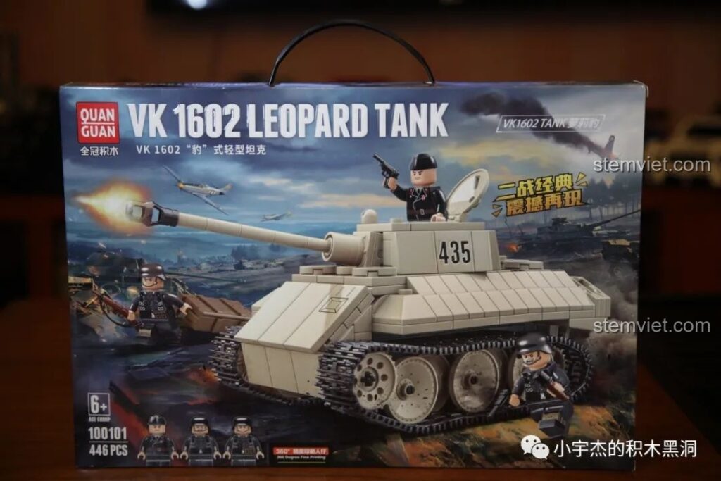 Hộp đồ chơi lắp ráp xe tăng VK 1602 Leopard của QUANGUAN, với hình ảnh xe tăng và phi công trên chiến trường.