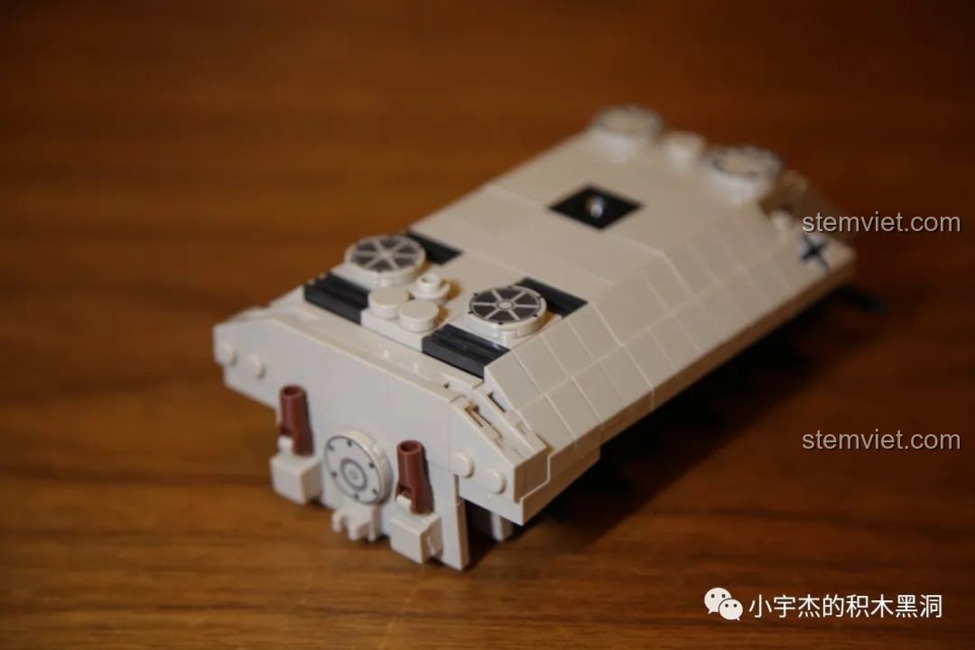 Toàn bộ các chi tiết và nhân vật của bộ QUANGUAN 100101 VK 1602 Leopard Tank.