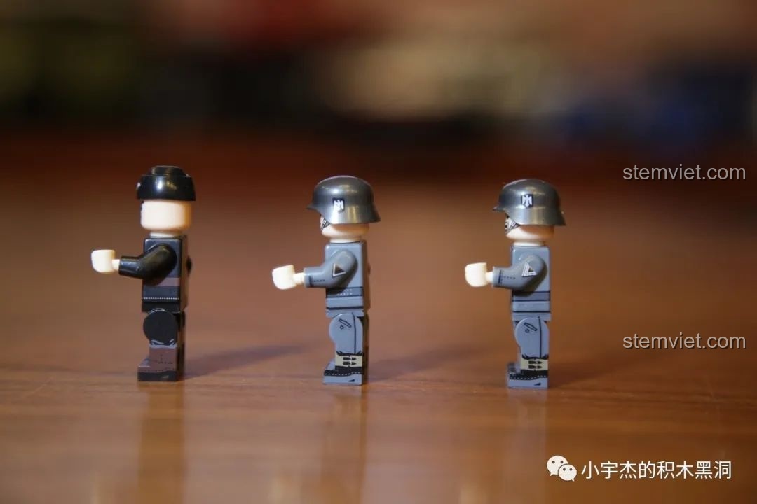 Mô hình xe tăng VK 1602 Leopard nhìn từ phía sau.