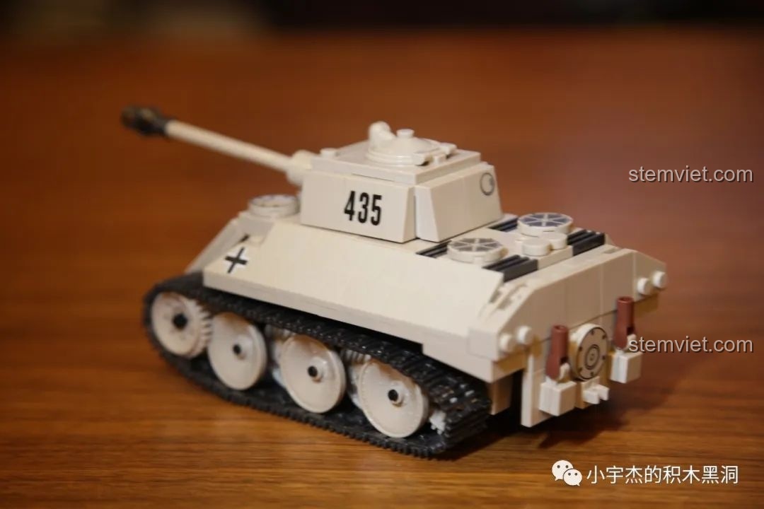 Lắp ráp tháp pháo và pháo chính cho xe tăng VK 1602 Leopard.