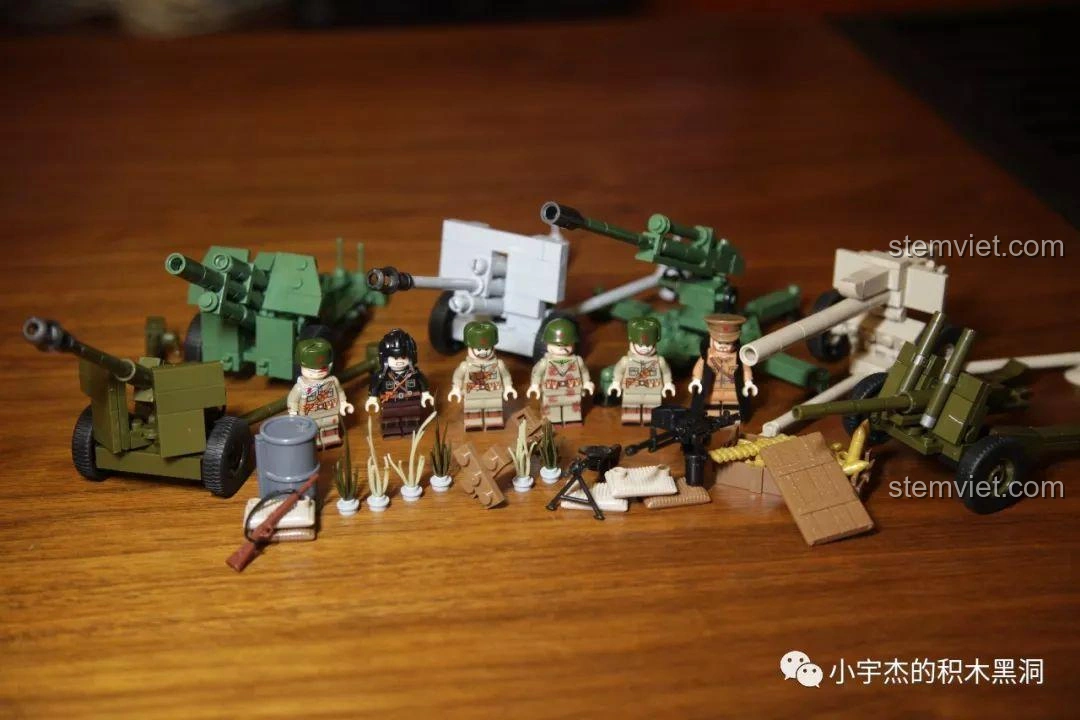 Mô hình xe tăng Tiger 131 của QuanGuan, tái hiện chân thực biểu tượng Thế chiến II với các minifigures đi kèm.