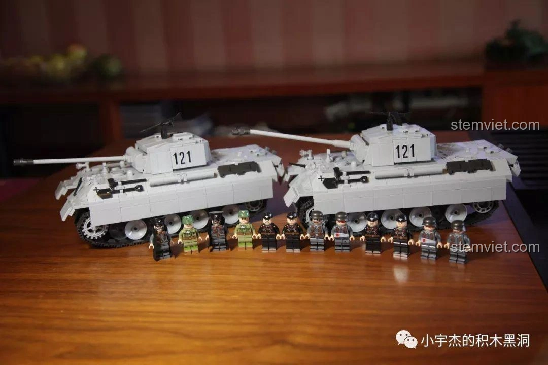 Bộ sưu tập 6 mẫu pháo binh Đức trong Thế chiến II của QuanGuan 100077, với các minifigures lính.