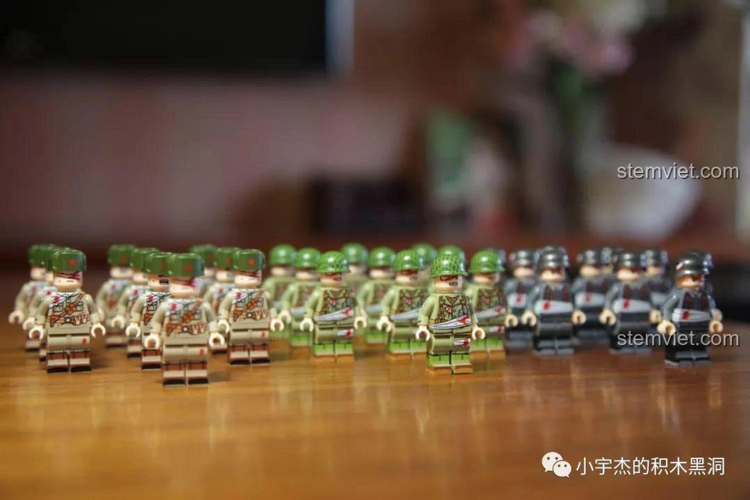 Mô hình pháo tự hành SU-76M của Liên Xô từ QuanGuan 100085, với thiết kế độc đáo và minifigures.