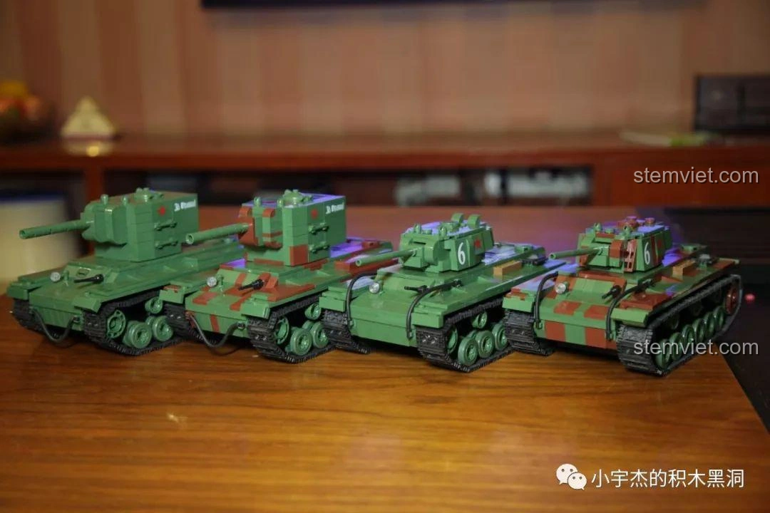 Mô hình xe phòng không M16 Half-track từ QuanGuan 100104, với súng phòng không bốn nòng chi tiết.