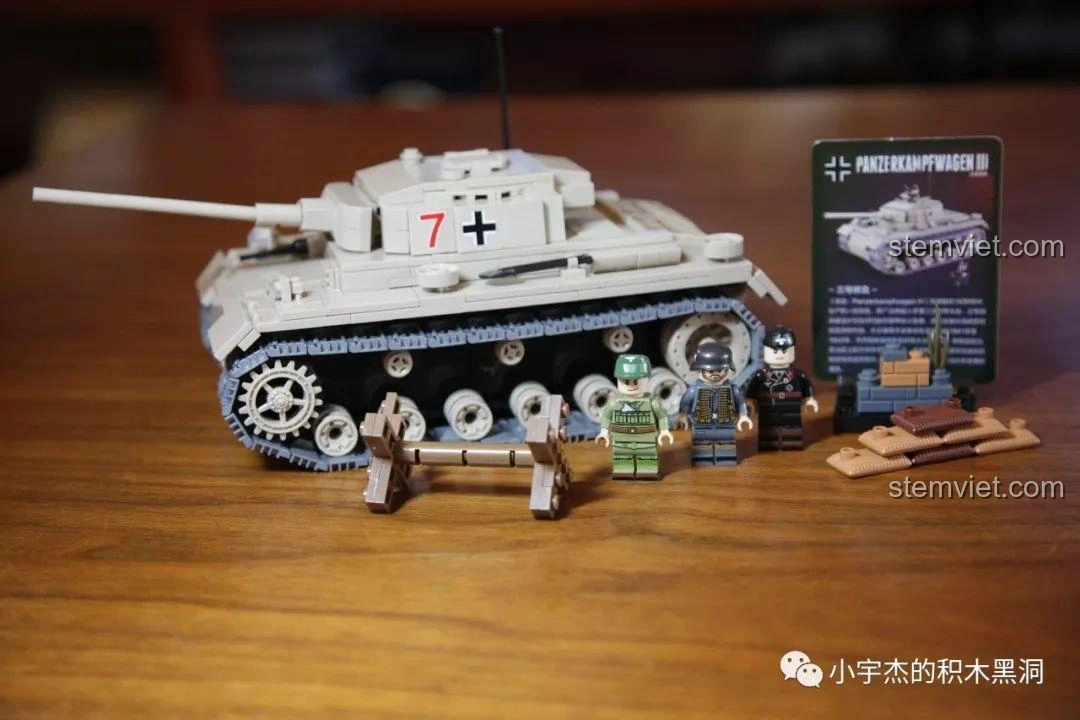 Mô hình xe tăng QuanGuan 100068 Sturmgeschutz III, một phần của bộ sưu tập xe tăng quân sự đa dạng của hãng.