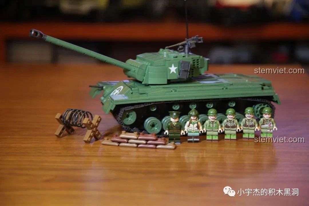 Bộ sưu tập 6 mẫu pháo binh Đức trong Thế chiến II của QuanGuan 100077, với các minifigures lính.