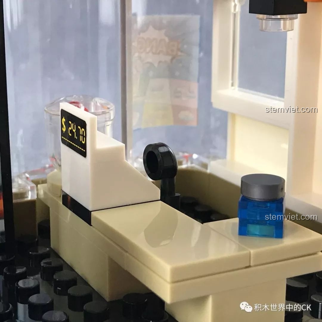 Quầy thu ngân với máy tính tiền chi tiết, một phần quan trọng trong cảm nhận SEMBO 1017 Mô hình cửa hàng 7-Eleven.