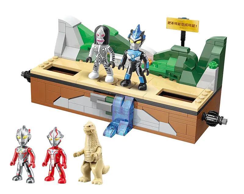 Bộ đồ chơi lắp ghép Ultraman Heroes Brick Man Duel 75036 của Qman với các nhân vật Ultraman và quái vật, bối cảnh chiến đấu