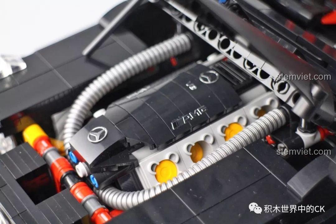 Cận cảnh bánh xe và hệ thống treo trước của bộ lắp ráp Xe Bán Tải Địa Hình Mercedes G63 AMG 6x6.