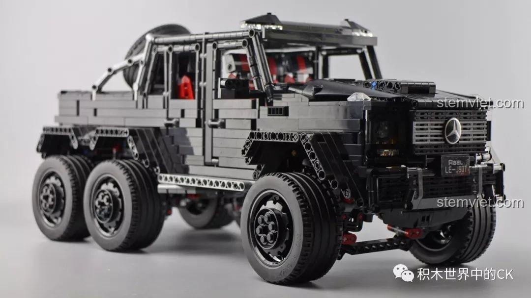 Cận cảnh lưới tản nhiệt và đèn pha của bộ lắp ráp Quái vật địa hình G63 AMG 6x6 Rael.