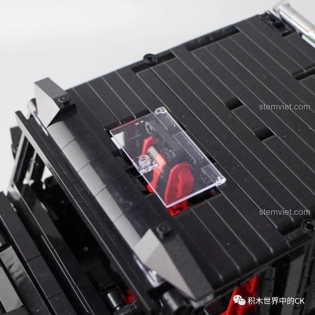 Hệ thống gầm xe Rael LE-J901 phức tạp với trục dẫn động cho cả 6 bánh.